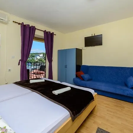 Apartment In With Sea View, Balcony, Air Conditioning, Wifi